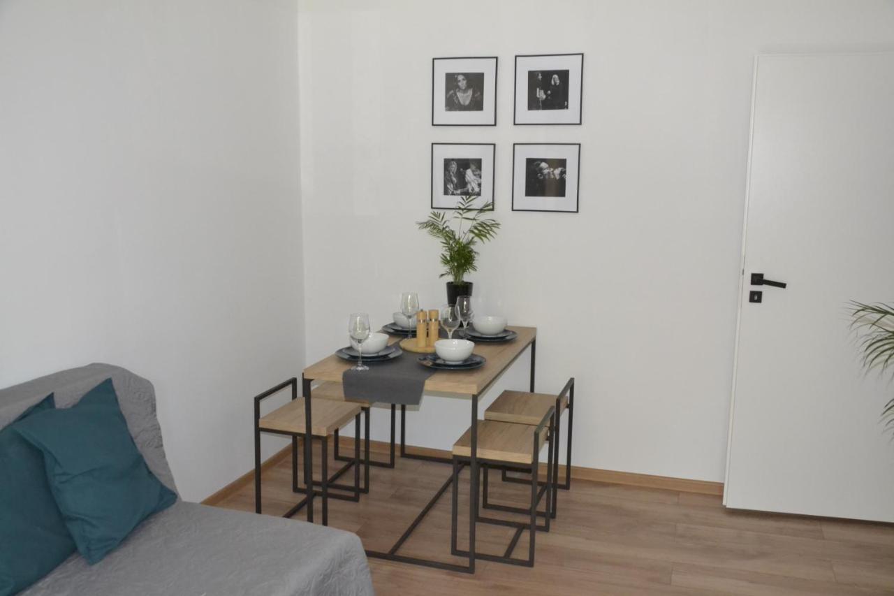 N17 Apartament Lägenhet Krasków Exteriör bild