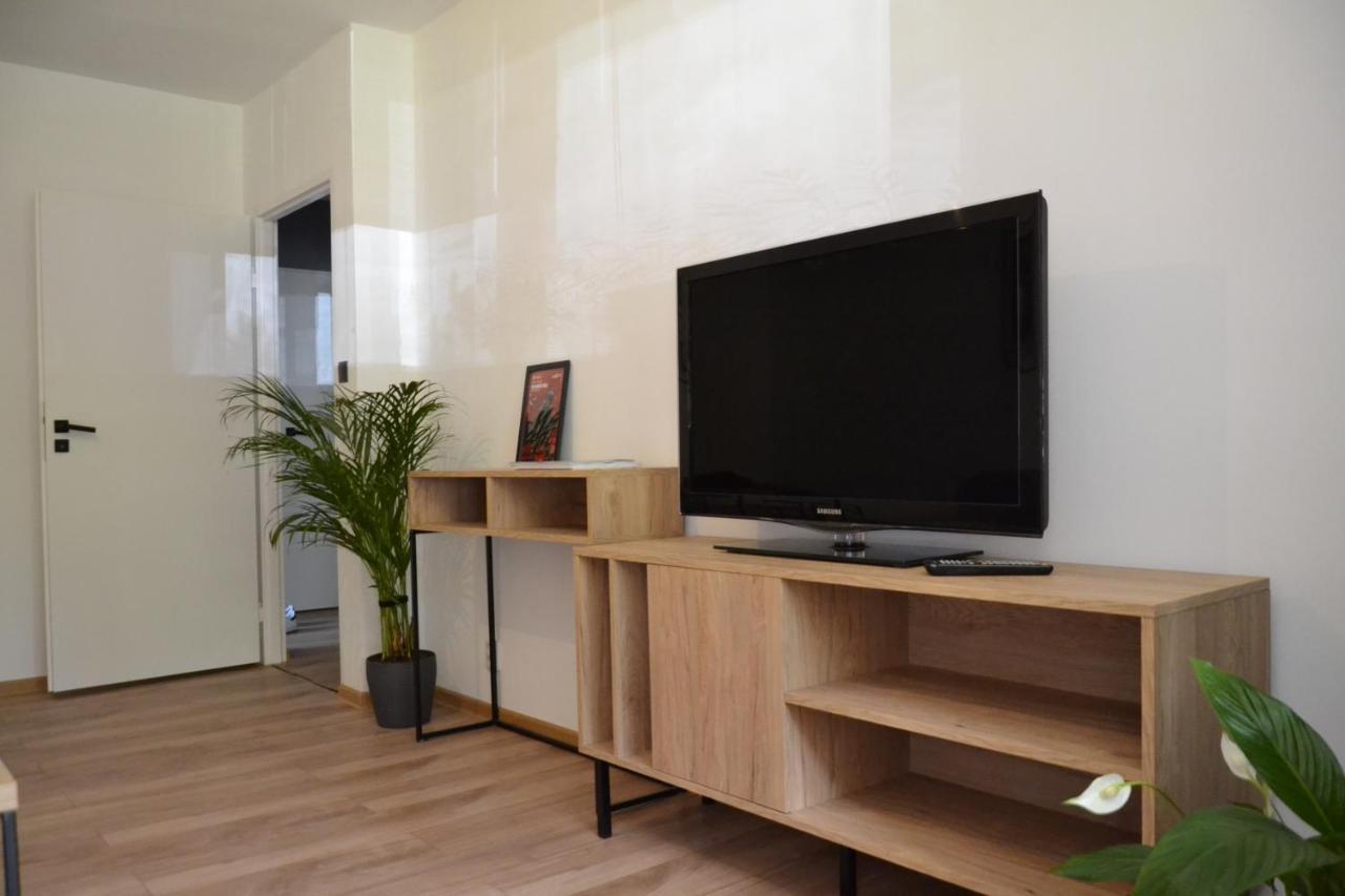 N17 Apartament Lägenhet Krasków Exteriör bild